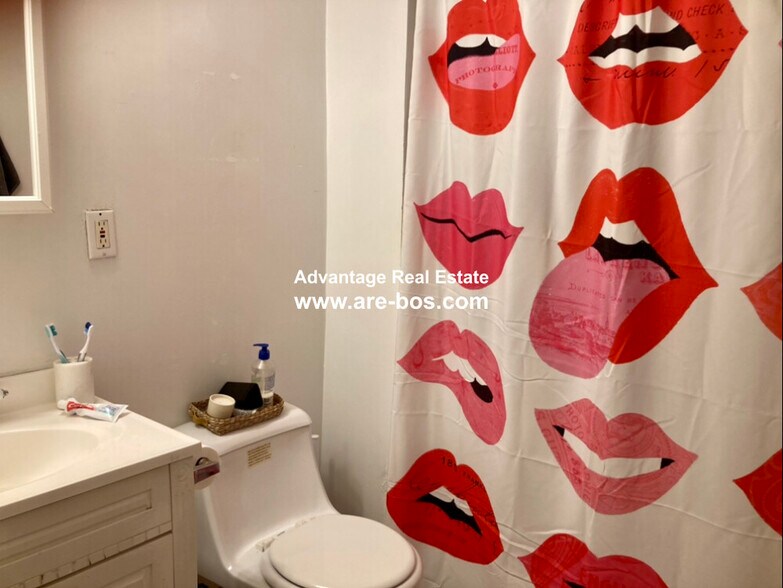 Building Photo - 62 Egmont St