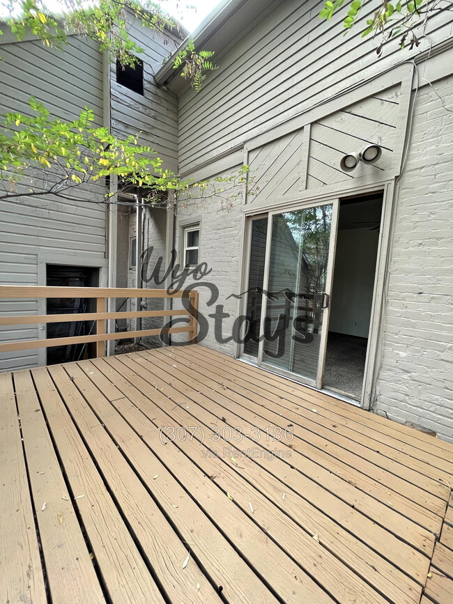Building Photo - 409 S Brooks St