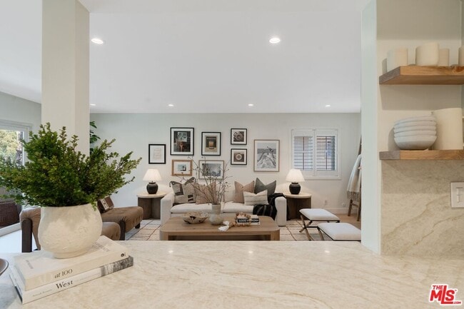 Building Photo - 6720 Hillpark Dr