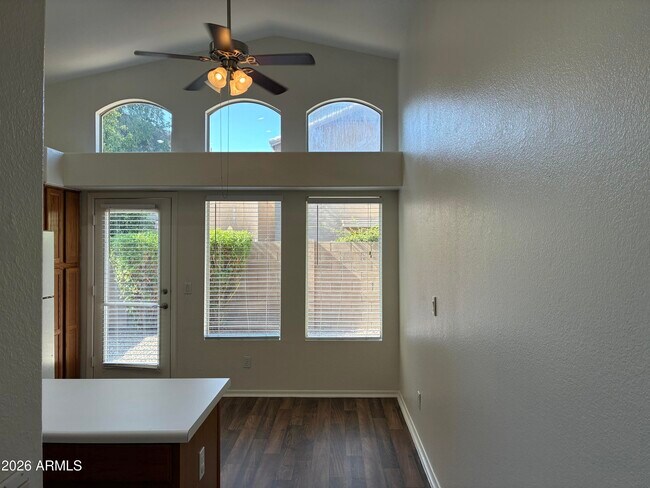 Building Photo - 1319 W Escuda Rd