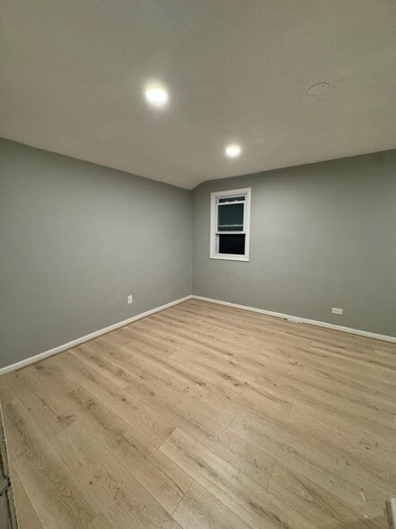 Building Photo - 7584 Hudson Ave