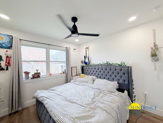 Building Photo - Custom 4BR Pool Home in Kenwood with Bonus Room & Private Backyard!