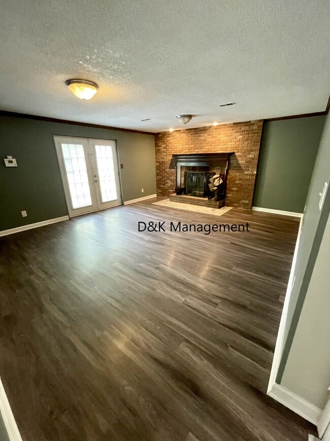 Building Photo - Beautiful 4 Bedroom Home Near Lovell Rd