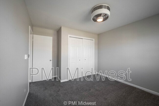Building Photo - 140 Maple Park Dr