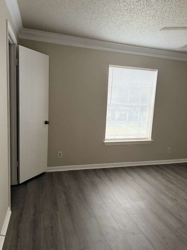 Building Photo - 9252 Glen Meadow Ln