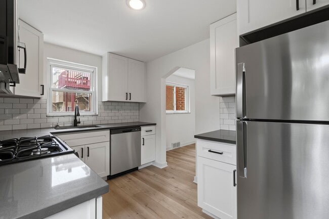 Building Photo - READY FOR MOVE IN! Fully RENOVATED 2-bedroom in Carrick!