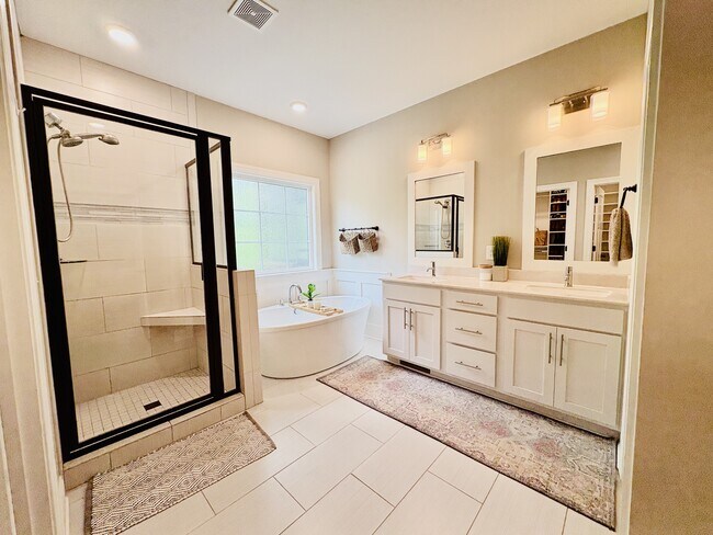 Building Photo - 1268 Easthaven Dr