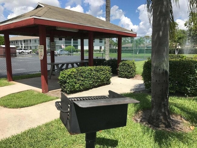 Building Photo - 1271 SE Parkview Pl