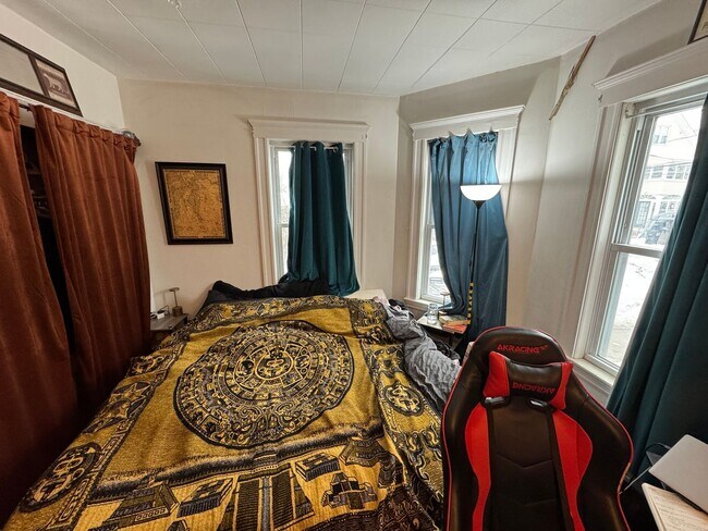 Building Photo - 9-11 Burnham St