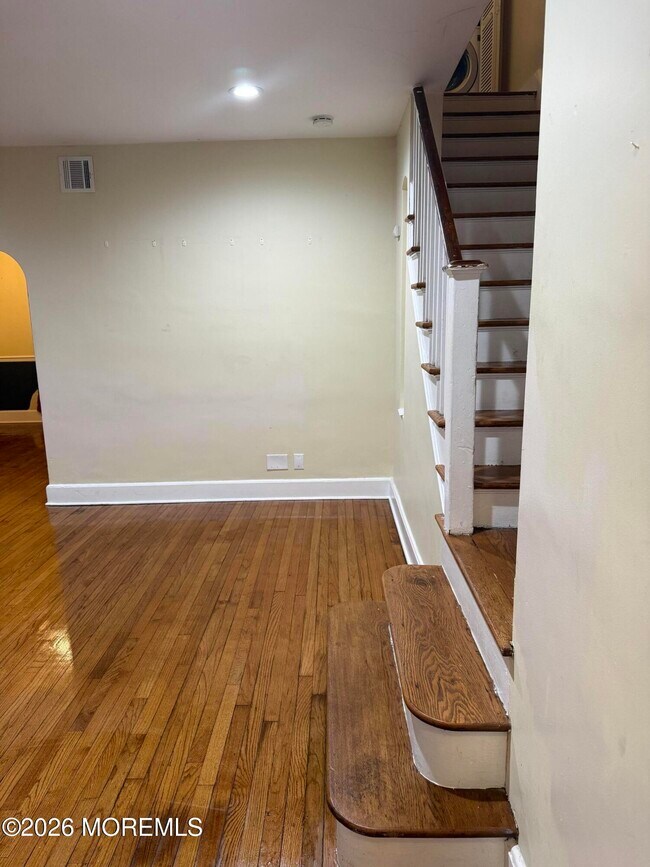 Building Photo - 12 Frances Pl