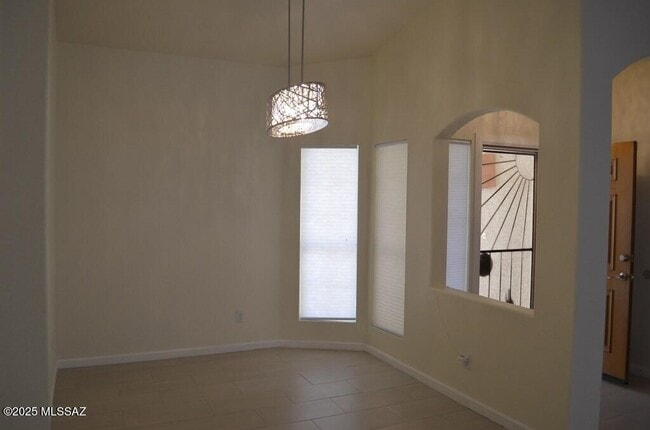 Building Photo - 942 S Suncove Dr