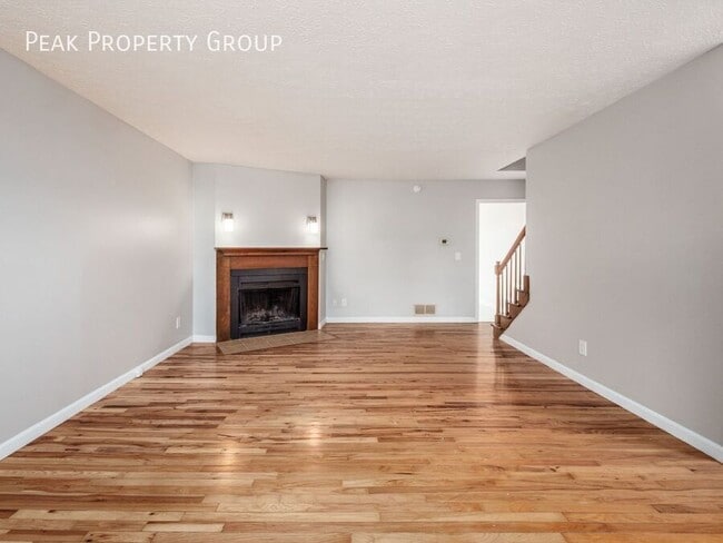 Building Photo - 2019 Queensgate Ln