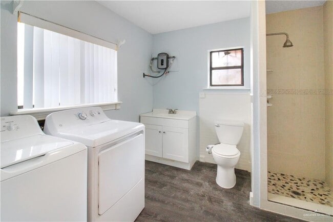 Building Photo - 13 Yuma Ave