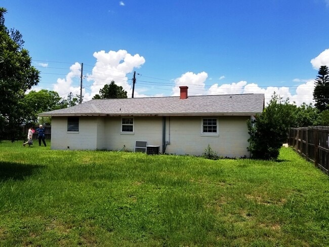 Building Photo - ~3/1~Sherman Ave~Cute home with fenced bac...