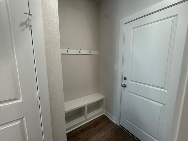 Building Photo - 105 Sorghum Dr