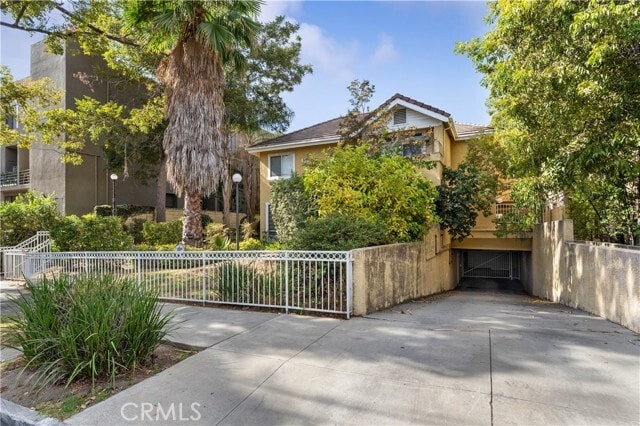 Building Photo - 451 S Oakland Ave