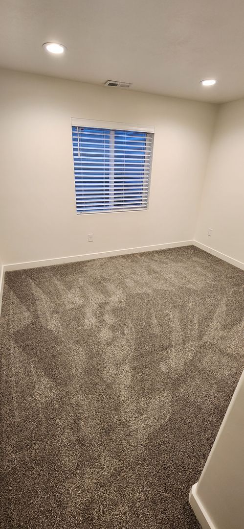 Building Photo - Herriman 6 Bedroom Home!!