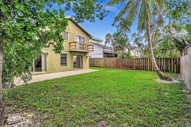 Building Photo - 2438 Southridge Rd