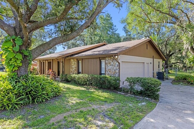 Building Photo - 525 Garden Heights Dr