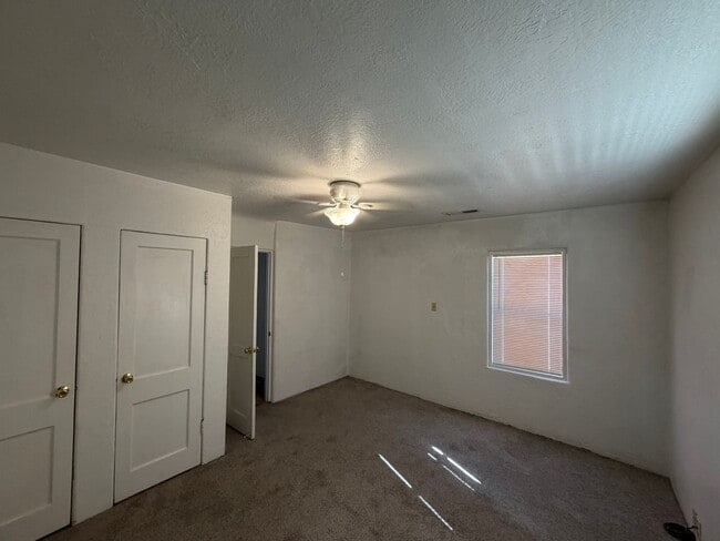 Building Photo - 2 Bed 2 Bath Home