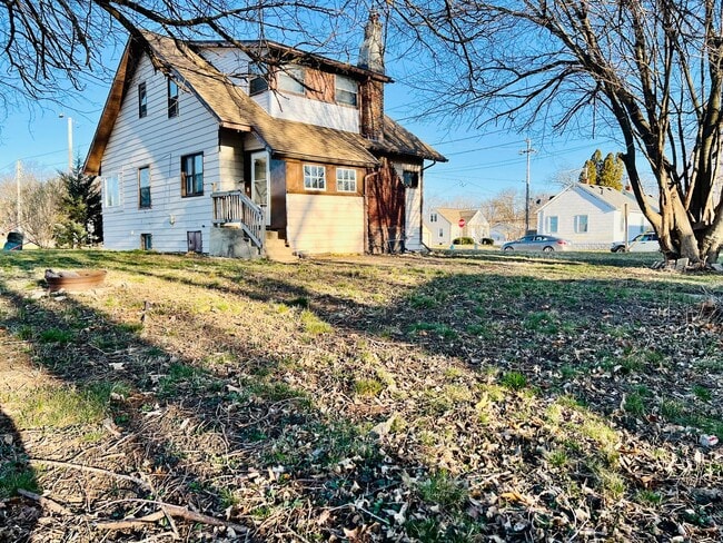 Building Photo - 3-Bed House in Waterloo