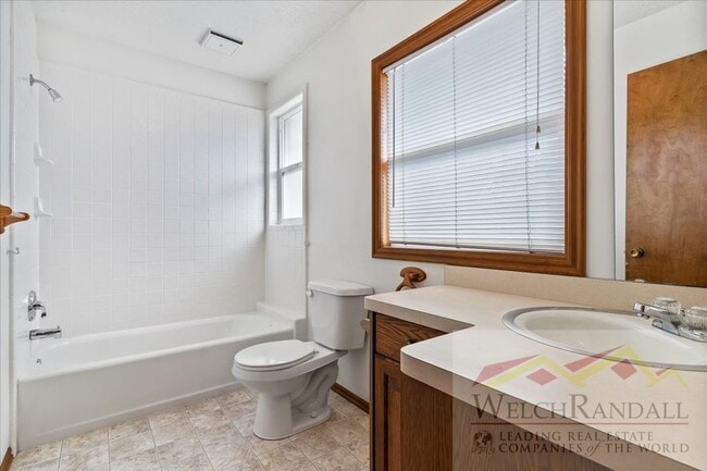 Building Photo - Your Ideal 4-Bed Layton Home - Style, Space & Location!