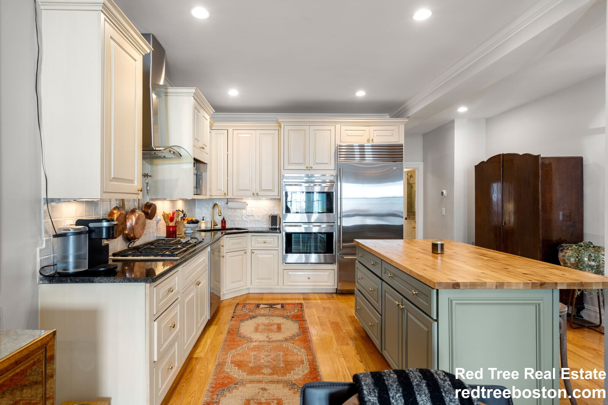 Building Photo - 687 E 6th St