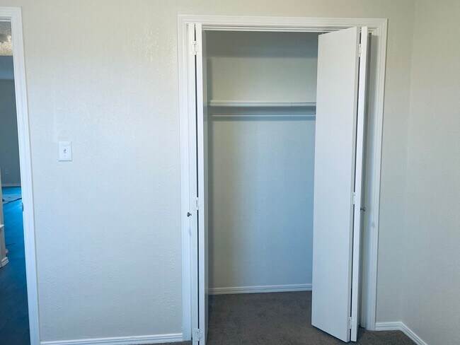 Building Photo - 1407 Glen Oaks Ct