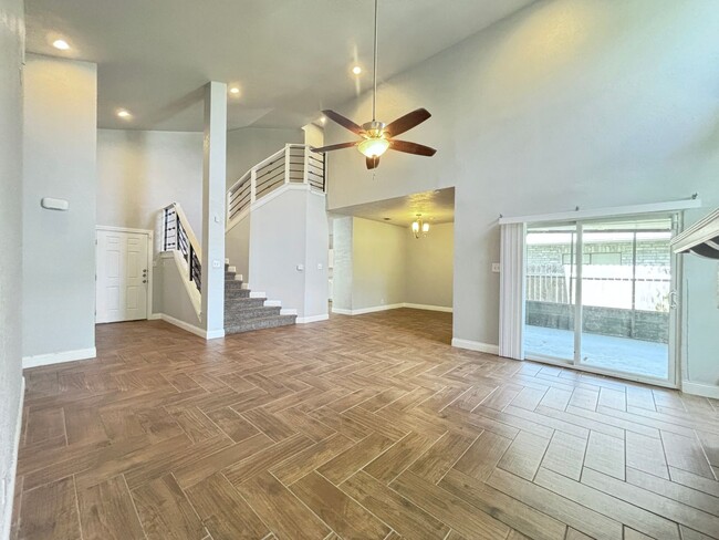 Building Photo - Updated Single Family Home with community ...