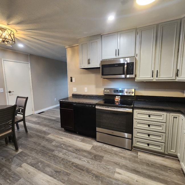 Building Photo - 203 Fleming Dr