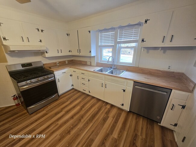 Building Photo - 232 Nahatan St