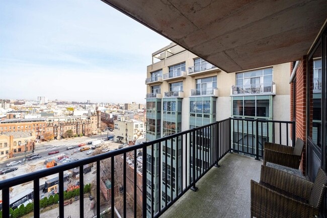 Building Photo - 700 Grove St