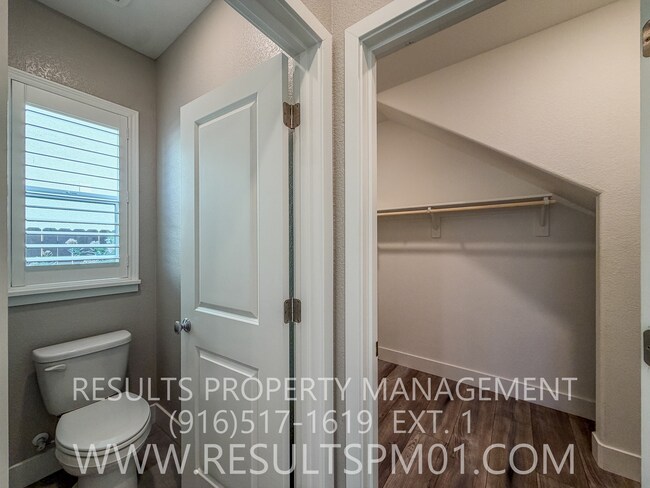 Building Photo - Gorgeous 4 Bedroom Lincoln Home