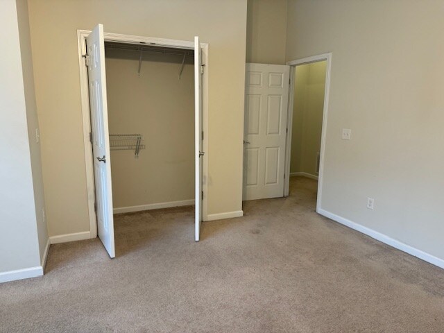 Building Photo - 2121 S Greenwood Dr