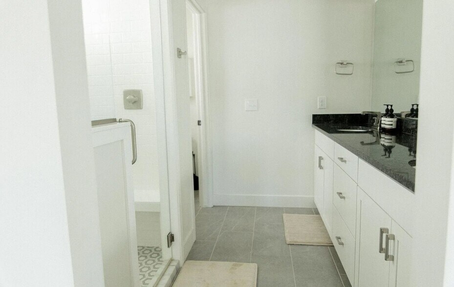 Building Photo - 4122 W Red Clover Dr