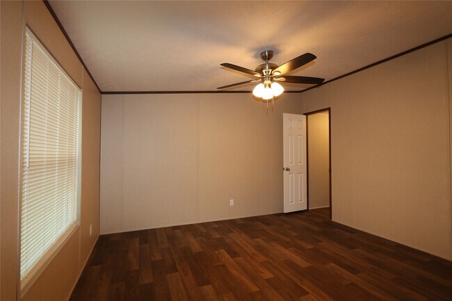 Building Photo - 16501 E Emerson Cir