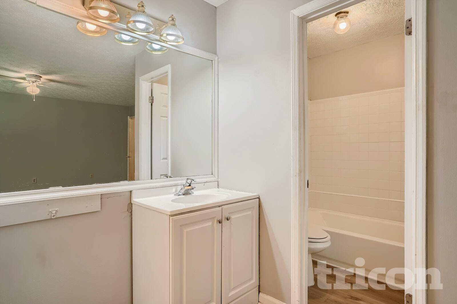 Building Photo - 9980 Lake Forest Way