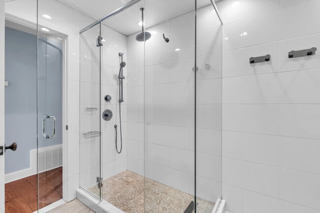 Building Photo - 20 Rosalie Ave