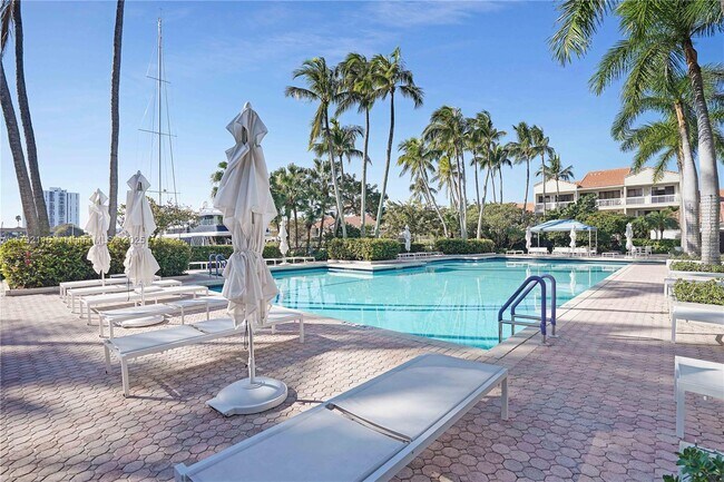Building Photo - 3610 Yacht Club Dr