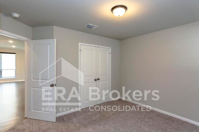 Building Photo - 6402 Golden Gate Dr