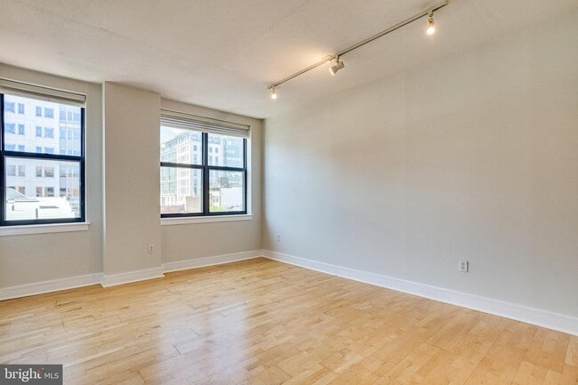 Building Photo - 809 6th St NW