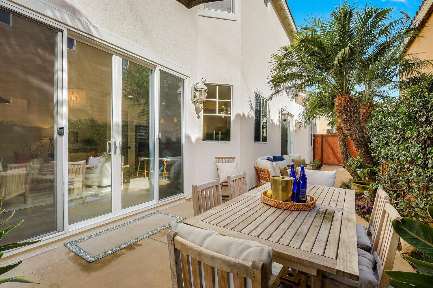 Building Photo - 409 N Cedros Ave