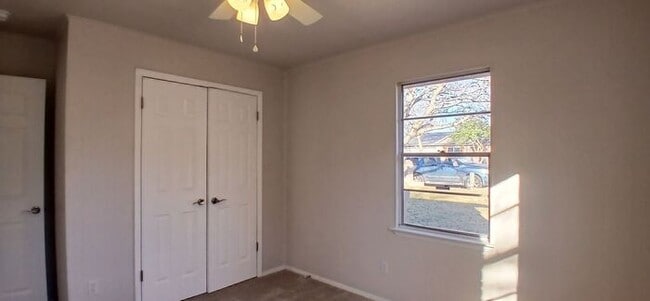 Building Photo - Fully Renovated Benbrook Beauty