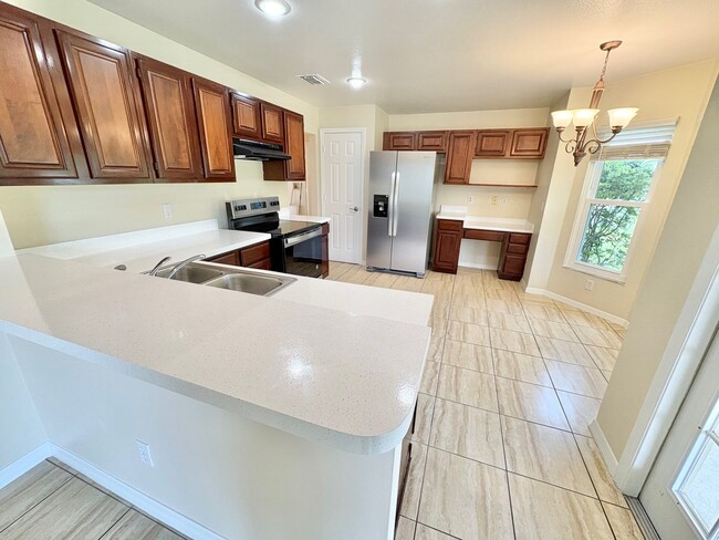 Building Photo - Beautiful 4BR/2.5BA Water View Home - Deer Hollow in the Deerfield Community!