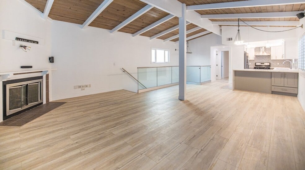 Building Photo - 1206 9th St