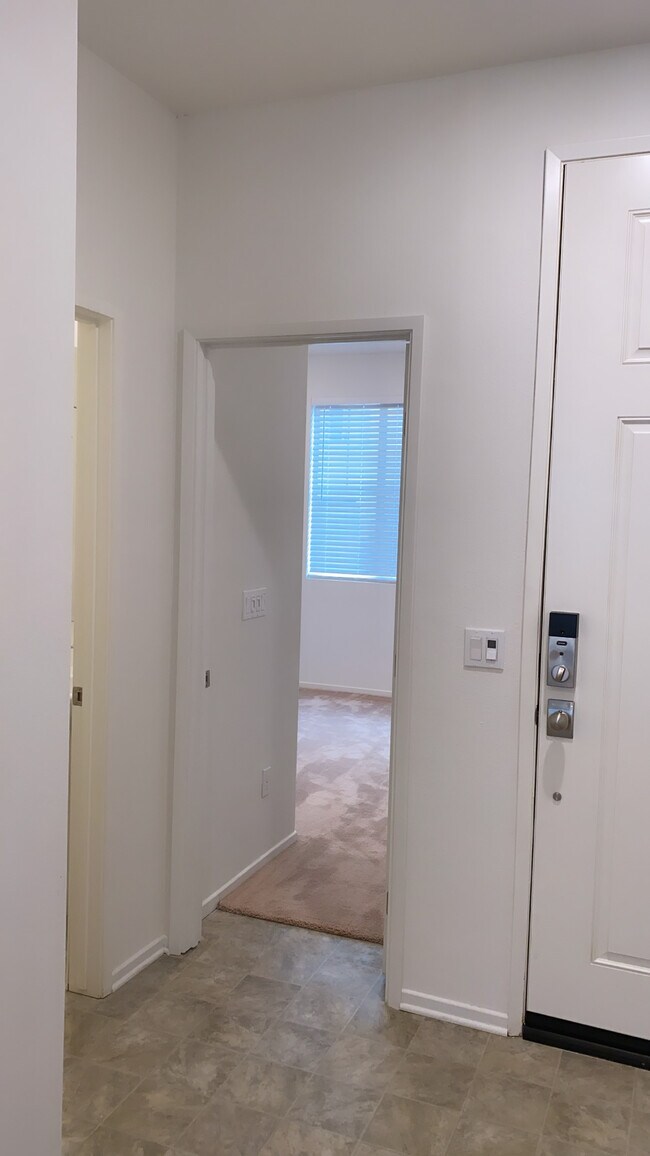 Building Photo - 6032 Mariposa Dr