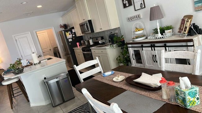 Building Photo - 226 Golden Fern Dr