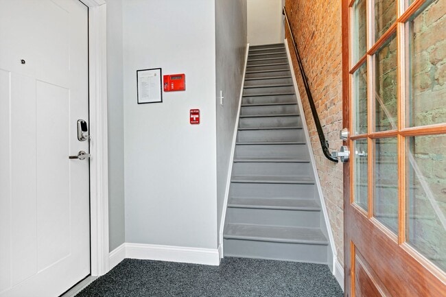 Building Photo - 534 Madison Ave