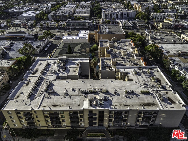 Building Photo - 7320 Hawthorn Ave