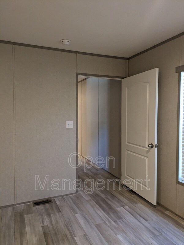 Building Photo - 4950 W Farm Rd 156